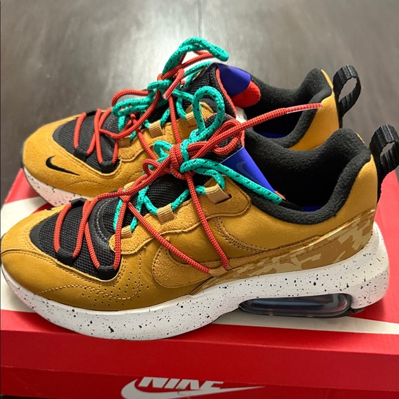 Nike Air Max Viva - Gold and Black with Red and Green Accents - Picture 1 of 3